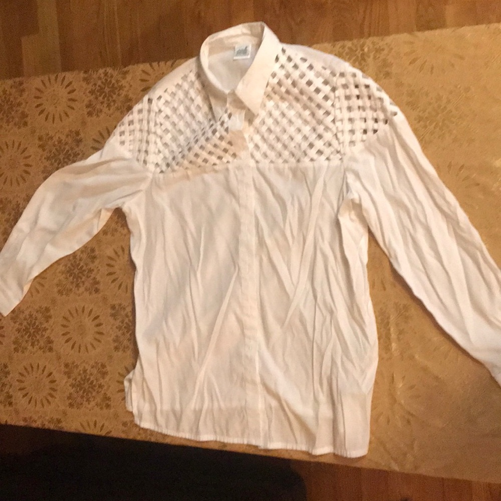 White button up women’s shirt
